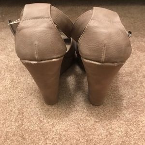 Chinese laundry wedges